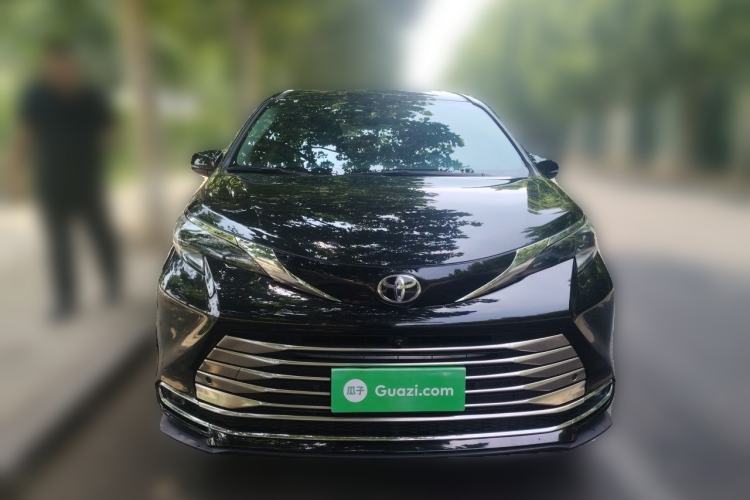 Used Toyota SIENNA 2023 2.5L Hybrid Comfort Edition Front