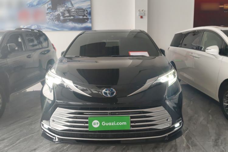 Used Toyota SIENNA 2023 2.5L Hybrid Platinum Edition Front