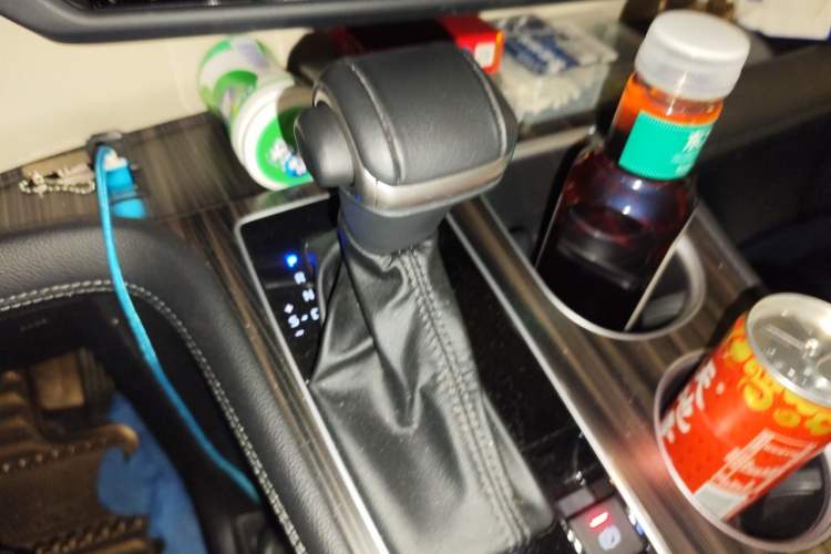 Used Toyota SIENNA 2023 2.5L Hybrid Deluxe Edition Gear Lever