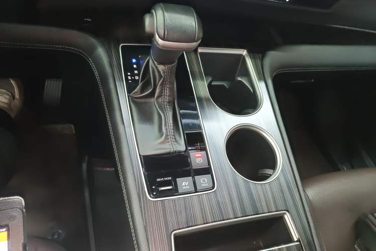 Used Toyota SIENNA 2023 2.5L Hybrid Platinum Edition Gear Lever
