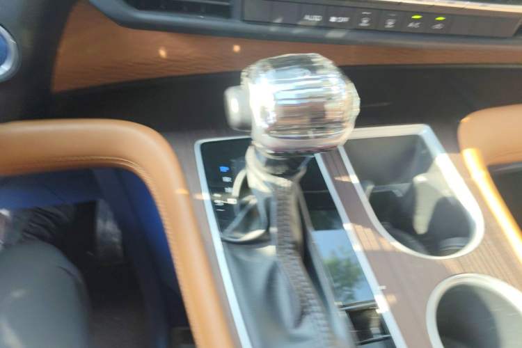 Used Toyota SIENNA 2023 2.5L Hybrid Comfort Edition Gear Lever