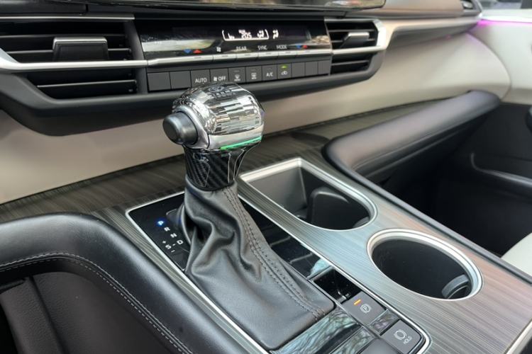 Used Toyota SIENNA 2023 2.5L Hybrid Comfort Edition Gear Lever