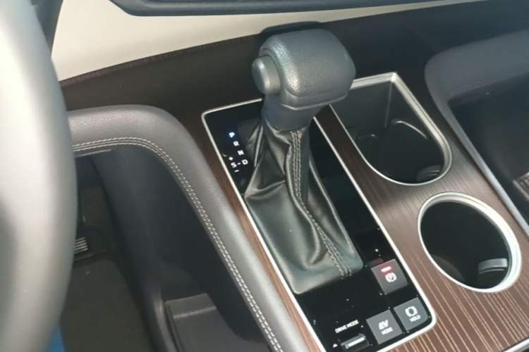 Used Toyota SIENNA 2023 2.5L Hybrid Comfort Edition Gear Lever