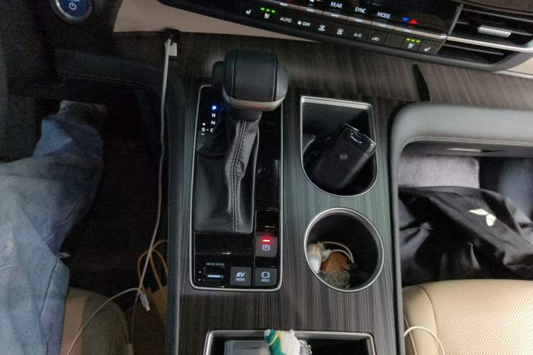 Used Toyota SIENNA 2023 2.5L Hybrid Deluxe Edition Gear Lever