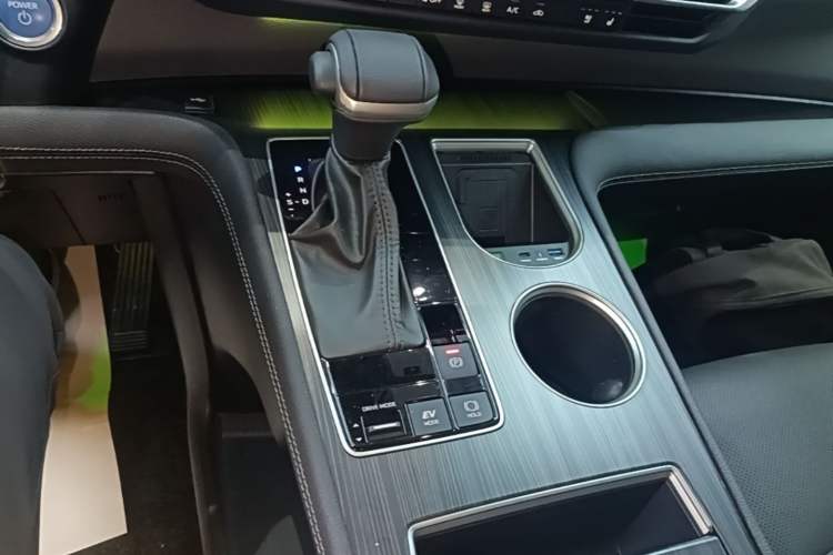 Used Toyota SIENNA 2023 2.5L Hybrid Deluxe Edition Gear Lever