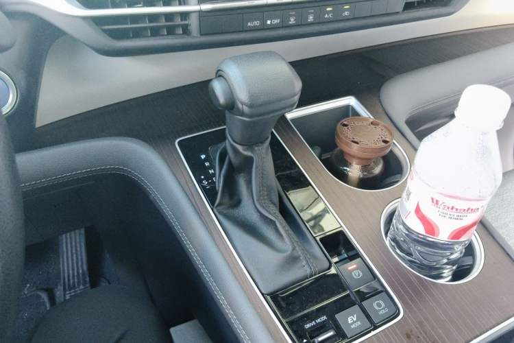 Used Toyota SIENNA 2023 2.5L Hybrid Comfort Edition Gear Lever
