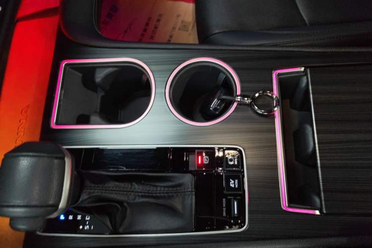 Used Toyota SIENNA 2023 2.5L Hybrid Deluxe Edition Gear Lever