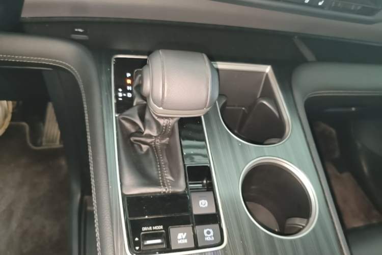 Used Toyota SIENNA 2023 2.5L Hybrid Deluxe Edition Gear Lever