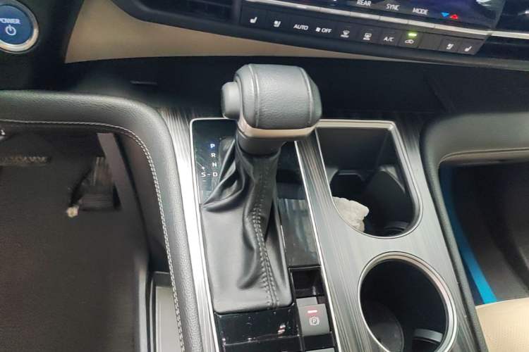Used Toyota SIENNA 2023 2.5L Hybrid Deluxe Edition Gear Lever