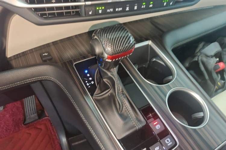 Used Toyota SIENNA 2023 2.5L Hybrid Deluxe Edition Gear Lever