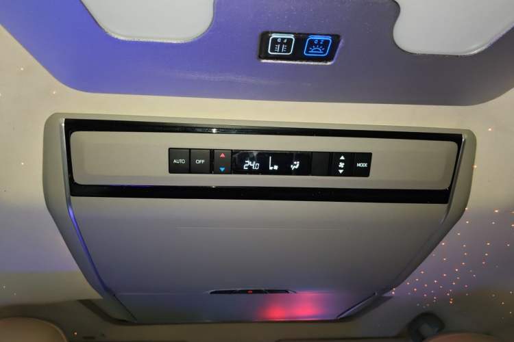 Used Toyota SIENNA 2023 2.5L Hybrid Comfort Edition Headliner