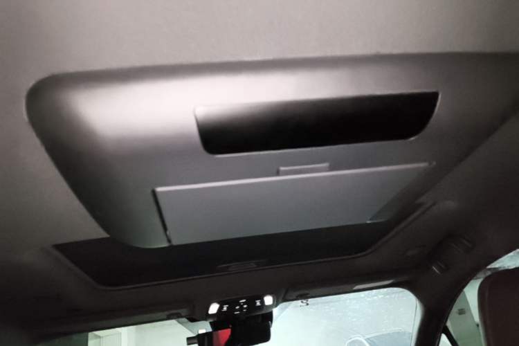 Used Toyota SIENNA 2023 2.5L Hybrid Platinum Edition Headliner