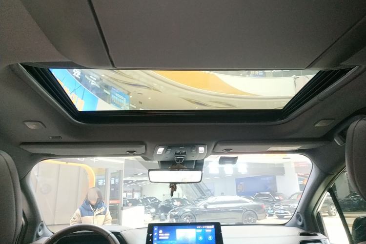 Used Toyota SIENNA 2023 2.5L Hybrid Platinum Edition Headliner