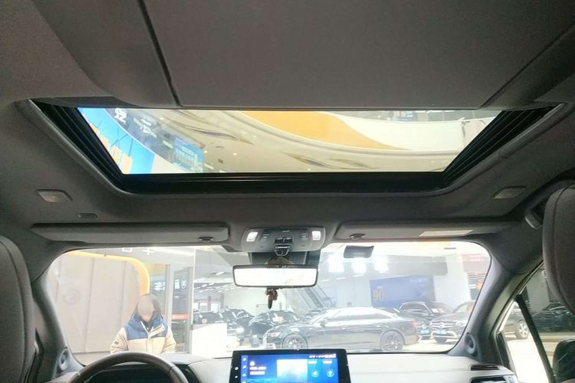 Used Toyota SIENNA 2023 2.5L Hybrid Platinum Edition Headliner
