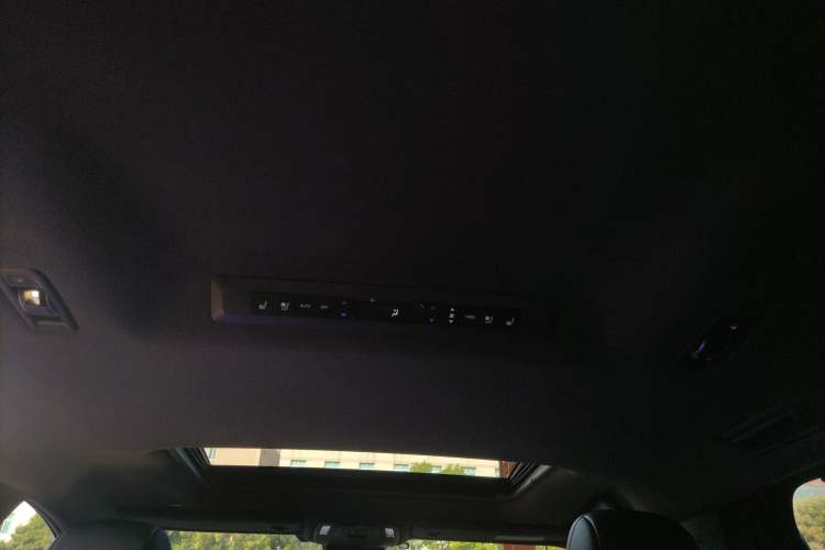 Used Toyota SIENNA 2023 2.5L Hybrid Deluxe Edition Headliner