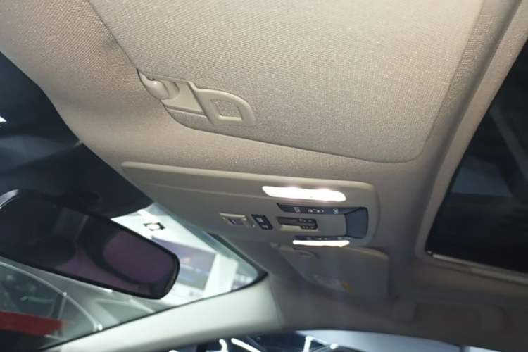 Used Toyota SIENNA 2023 2.5L Hybrid Comfort Edition Headliner