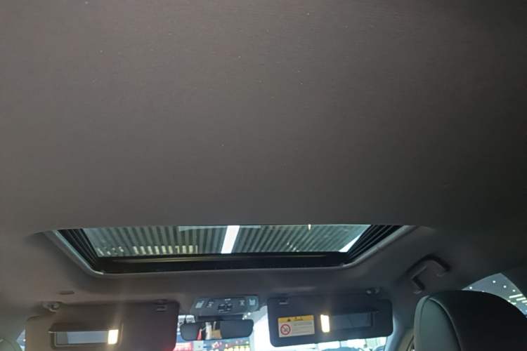Used Toyota SIENNA 2023 2.5L Hybrid Deluxe Edition Headliner