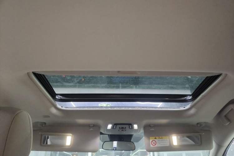 Used Toyota SIENNA 2023 2.5L Hybrid Comfort Edition Headliner