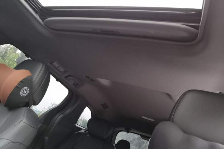 Used Toyota SIENNA 2023 2.5L Hybrid Deluxe Edition Headliner