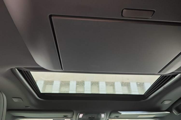 Used Toyota SIENNA 2023 2.5L Hybrid Ultimate Edition Headliner