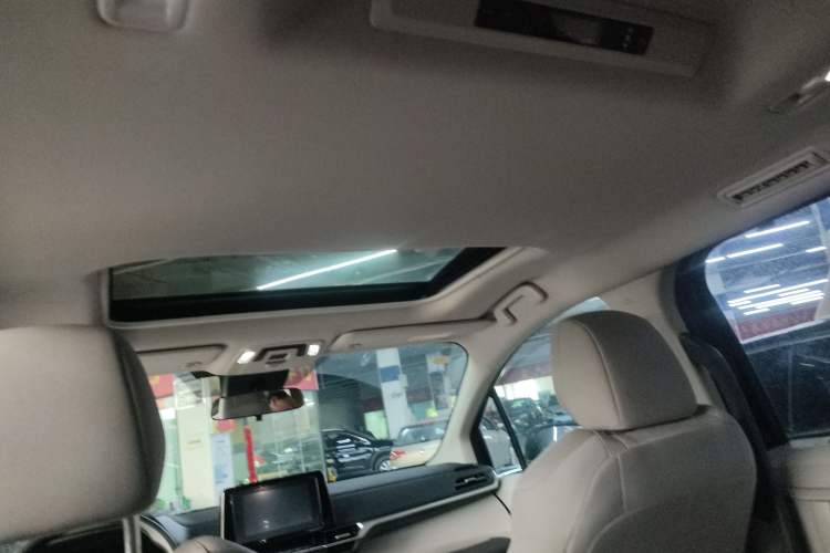Used Toyota SIENNA 2023 2.5L Hybrid Comfort Edition Headliner