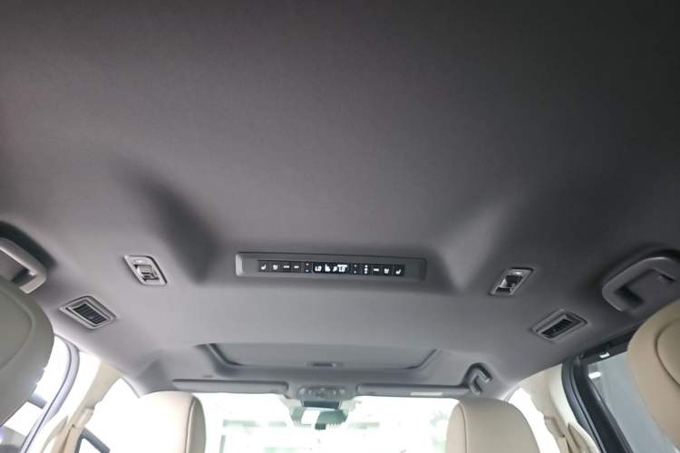Used Toyota SIENNA 2023 2.5L Hybrid Deluxe Edition Headliner