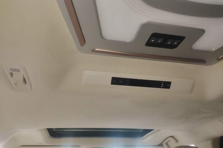 Used Toyota SIENNA 2023 2.5L Hybrid Comfort Edition Headliner
