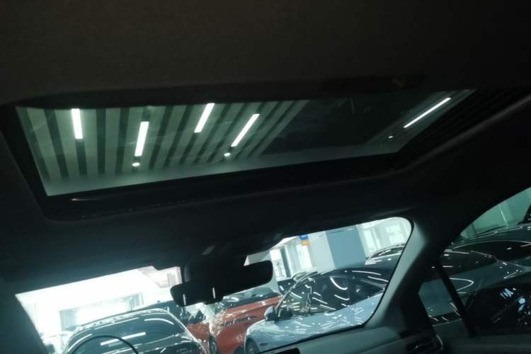 Used Toyota SIENNA 2023 2.5L Hybrid Deluxe Edition Headliner