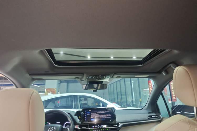 Used Toyota SIENNA 2023 2.5L Hybrid Deluxe Edition Headliner