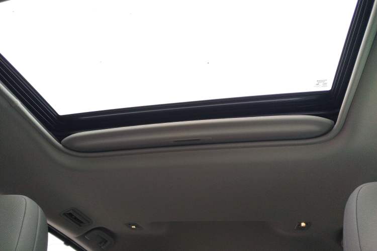 Used Toyota SIENNA 2023 2.5L Hybrid Comfort Edition Headliner