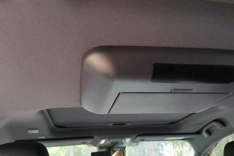 Used Toyota SIENNA 2023 2.5L Hybrid Platinum Edition Headliner