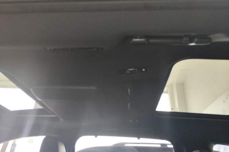 Used Toyota SIENNA 2023 2.5L Hybrid Platinum Edition Headliner