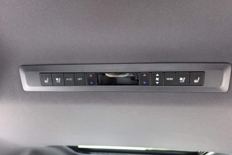 Used Toyota SIENNA 2023 2.5L Hybrid Deluxe Edition Interior 1