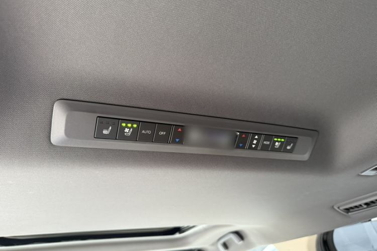 Used Toyota SIENNA 2023 2.5L Hybrid Deluxe Edition Interior 10