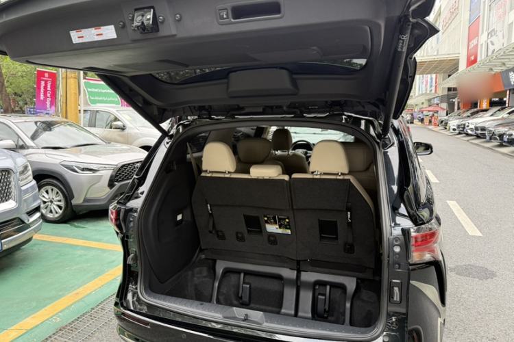 Used Toyota SIENNA 2023 2.5L Hybrid Deluxe Edition Interior 11