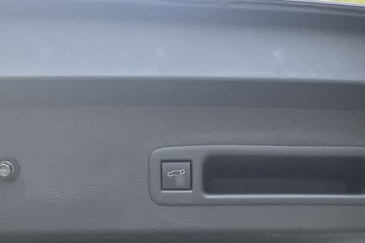 Used Toyota SIENNA 2023 2.5L Hybrid Deluxe Edition Interior 2