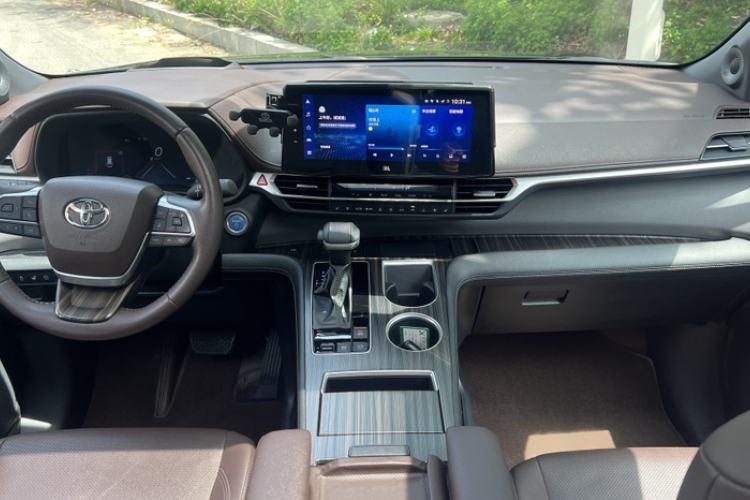 Used Toyota SIENNA 2023 2.5L Hybrid Ultimate Edition Interior 3