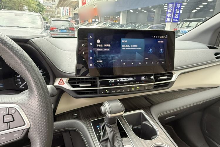 Used Toyota SIENNA 2023 2.5L Hybrid Deluxe Edition Interior 4