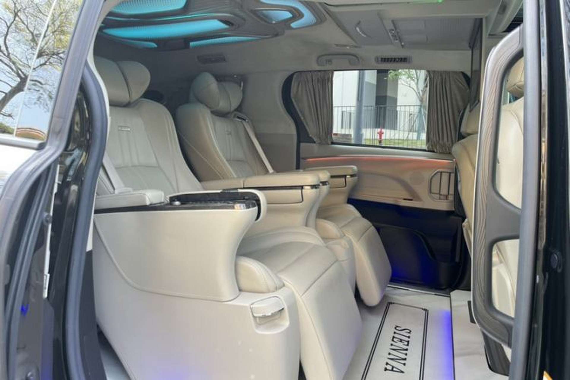 Used Toyota SIENNA 2023 2.5L Hybrid Comfort Edition Interior 5