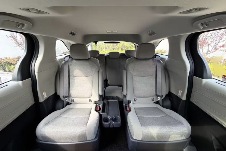 Used Toyota SIENNA 2023 2.5L Hybrid Comfort Edition Interior 5