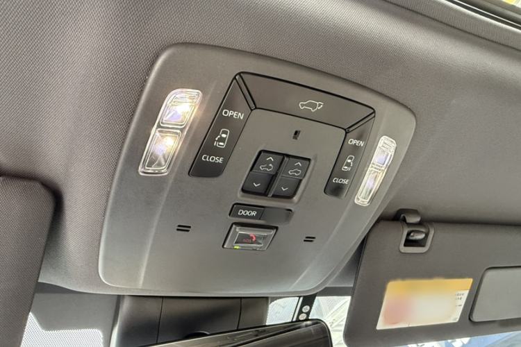Used Toyota SIENNA 2023 2.5L Hybrid Deluxe Edition Interior 6