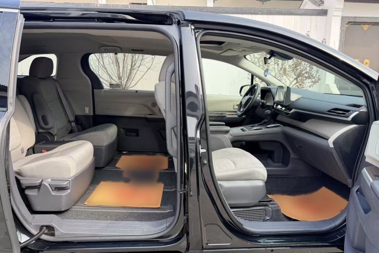 Used Toyota SIENNA 2023 2.5L Hybrid Comfort Edition Interior 7