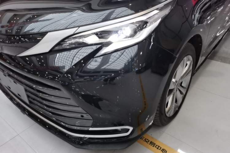 Used Toyota SIENNA 2023 2.5L Hybrid Deluxe Edition Left Front Headlight