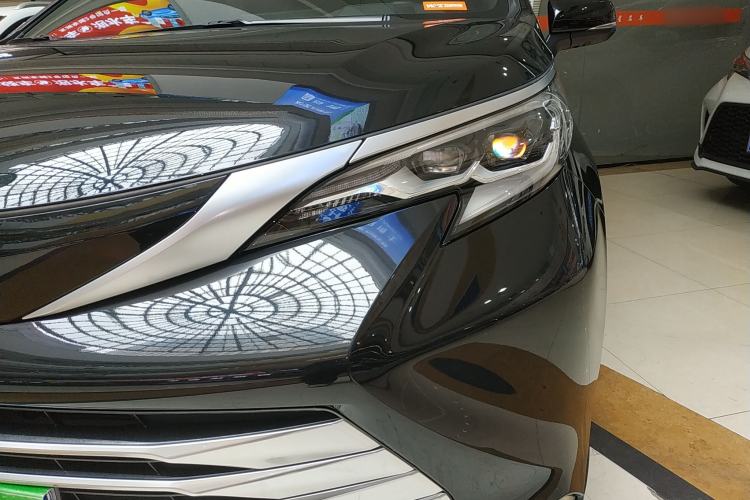 Used Toyota SIENNA 2023 2.5L Hybrid Platinum Edition Left Front Headlight