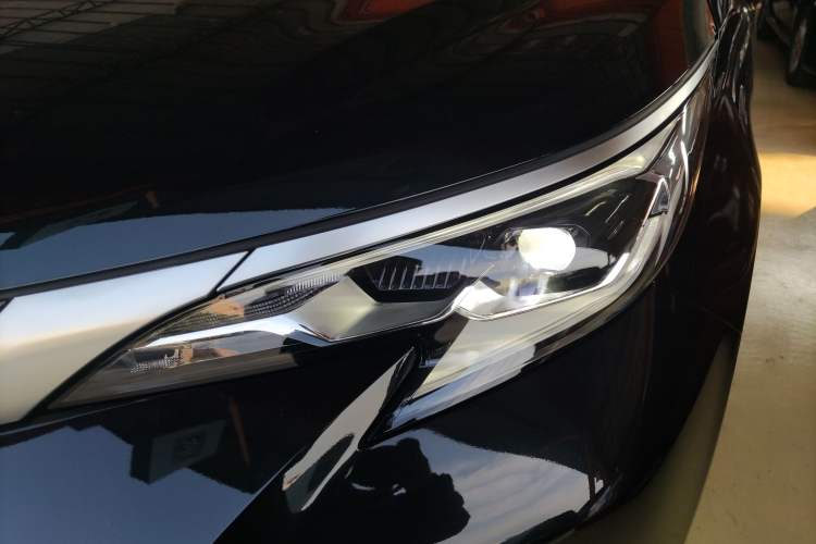 Used Toyota SIENNA 2023 2.5L Hybrid Deluxe Edition Left Front Headlight