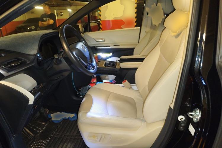 Used Toyota SIENNA 2023 2.5L Hybrid Deluxe Edition Left Front Seat