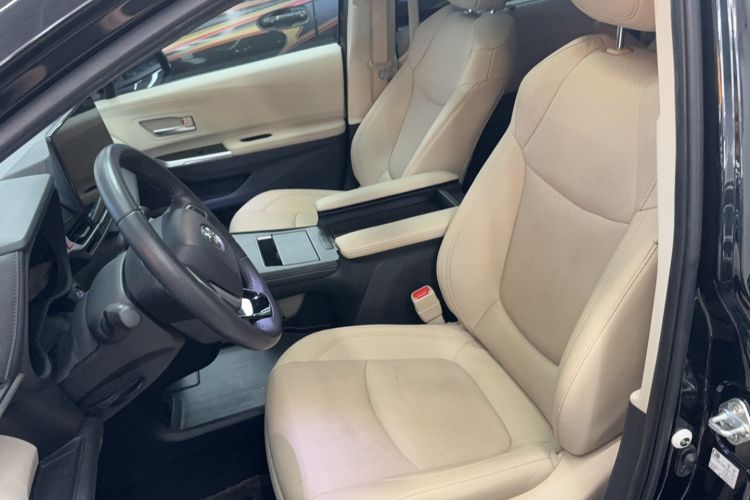 Used Toyota SIENNA 2023 2.5L Hybrid Deluxe Edition Left Front Seat