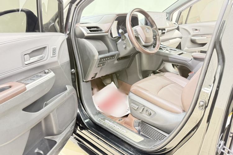 Used Toyota SIENNA 2023 2.5L Hybrid Platinum Edition Left Front Seat