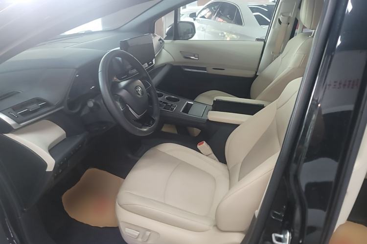 Used Toyota SIENNA 2023 2.5L Hybrid Ultimate Edition Left Front Seat