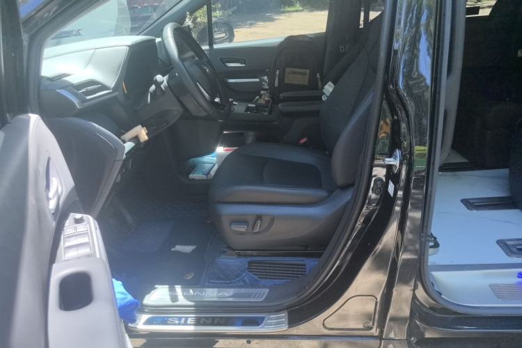 Used Toyota SIENNA 2023 2.5L Hybrid Deluxe Edition Left Front Seat